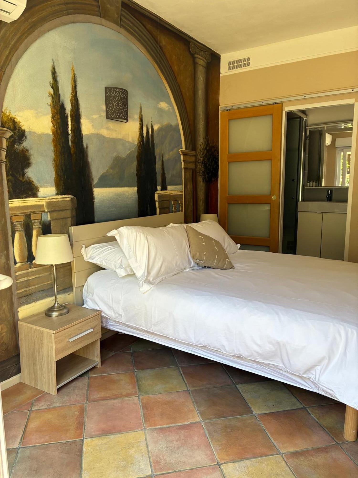 Hotel L'Escale Au Soleil Saint Aygulf Buitenkant foto